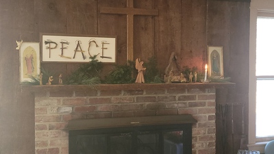 Christmas_mantle_at_daypsring20211226