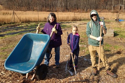 2017-12-2garden_clean-up_day
